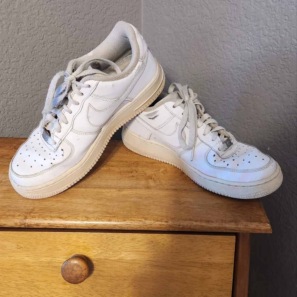 Nike‎ Air Force 1 AF-1 07 White Low Top Sneakers, Size 6Y (Women's 7.5)
